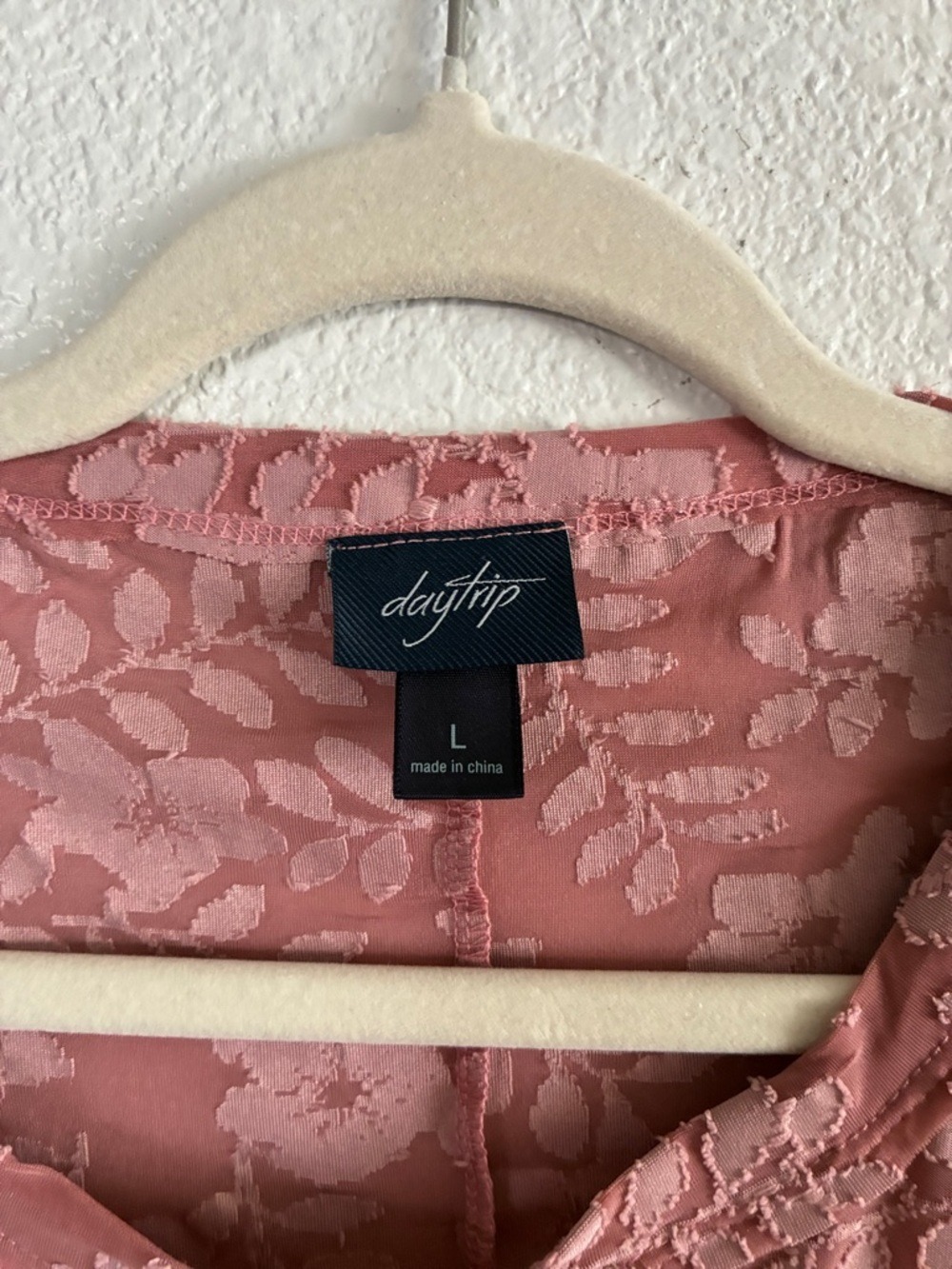 Daytrip Rose Dust Leaf Jacquard Short Sleeve Top Burn out Size L - Picture 3 of 5